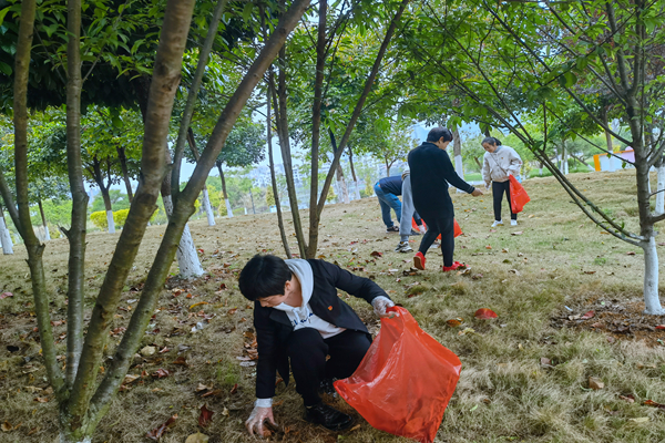 圖為撿垃圾現場(1)_副本